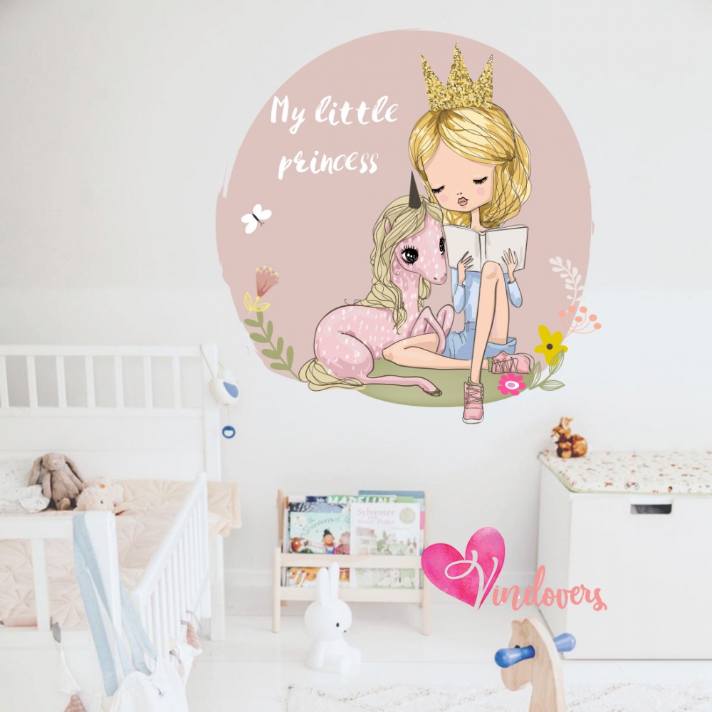 Adhesivo para niña con un unicornio exclusivo dará un toque muy vivo y  precioso a la habitación infantil.