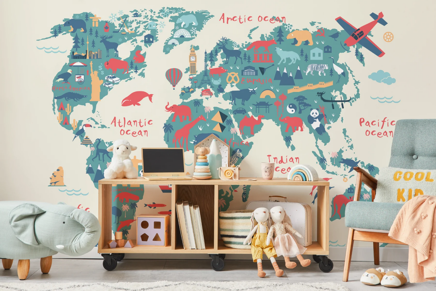 Papel Tapiz "Aventura Animal en los Continentes"