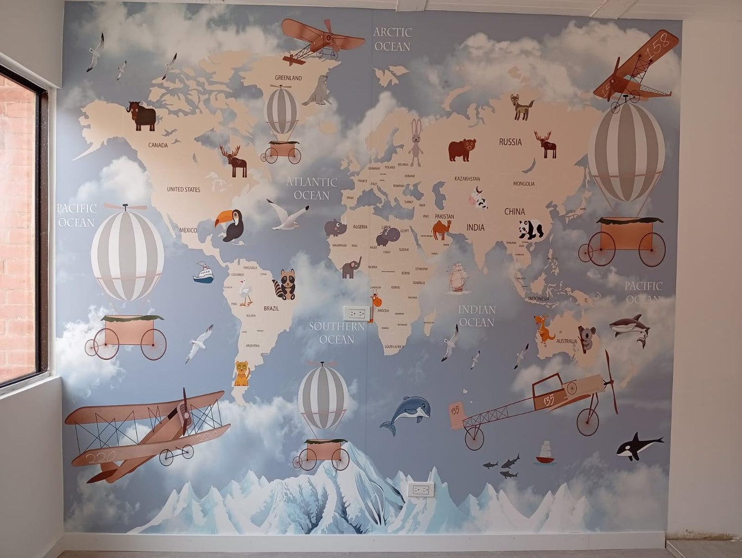 Papel Tapiz "Aventura Montañosa en el Mundo"